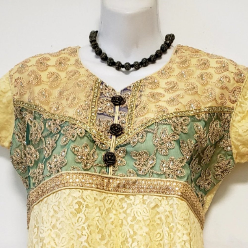 Eid lace salwar kameez - Picture 2 of 5